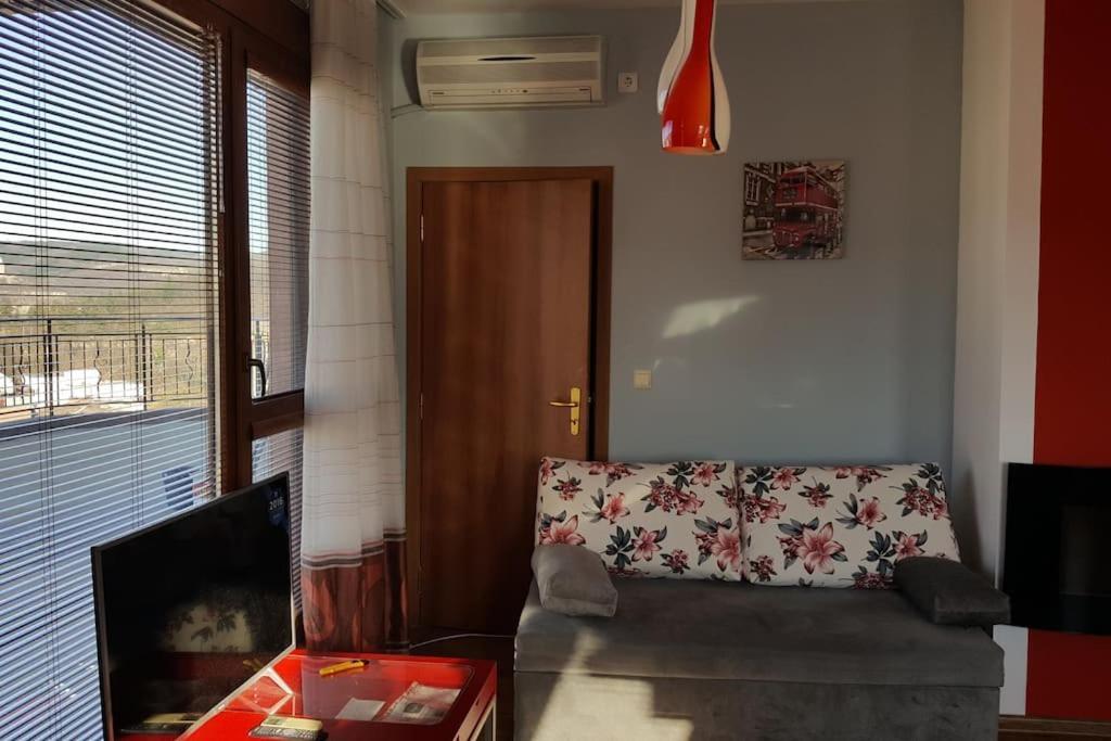 Unique Studio- Great Balcony And View! Parking Possibility! ヴェリコ・タルノヴォ エクステリア 写真
