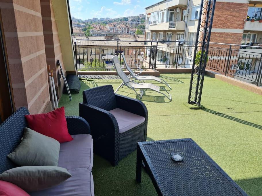 Unique Studio- Great Balcony And View! Parking Possibility! ヴェリコ・タルノヴォ エクステリア 写真